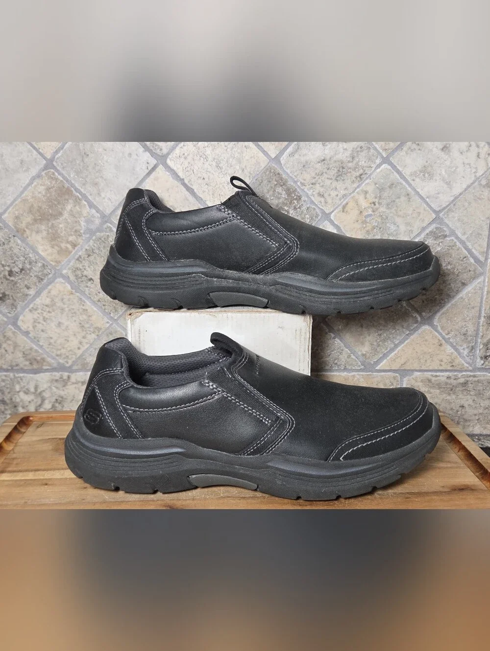 Skechers Mens Relaxed Fit Leather Slip On Loafers Black Size 10.5 Versatile